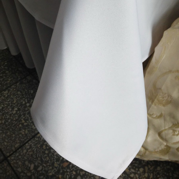 Henryk. Biały obrus plamoodporny w rozm. 140 x 180 cm