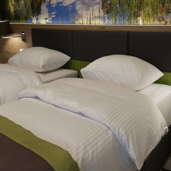 POSZWA HOTELOWA w PASY 140X200