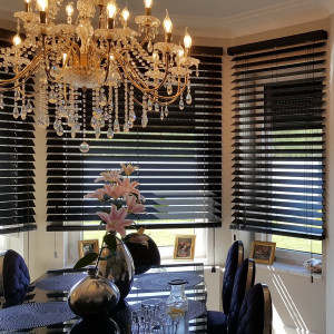 Żaluzja drewniana 70 mm.kol. czarny w  rozm. 120x160 cm 2