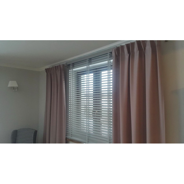 Żaluzja drewniana 50 mm rozm. 120x160 cm w kolorze szarym z kolekcji "Unique"