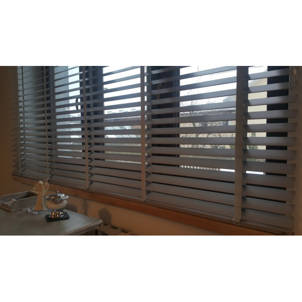 Żaluzja drewniana 50 mm rozm. 120x160 cm w kolorze szarym z kolekcji "Unique"