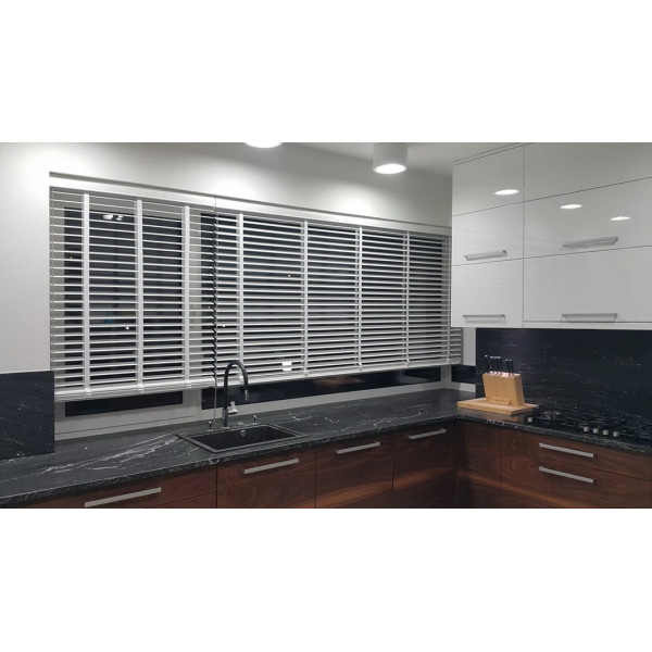 Żaluzja drewniana 50 mm rozm. 120x160 cm w kolorze białym z kolekcji "Modern"