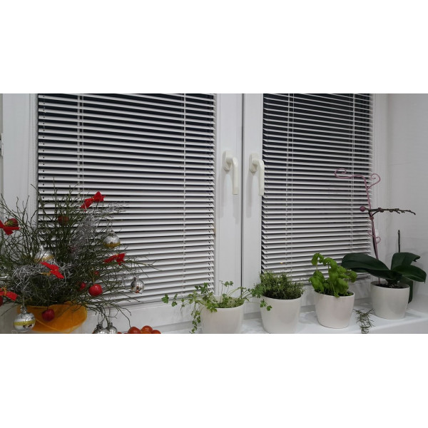 Żaluzja drewniana 25 mm biała w rozm. 60x120 cm z kolekcji "Modern"
