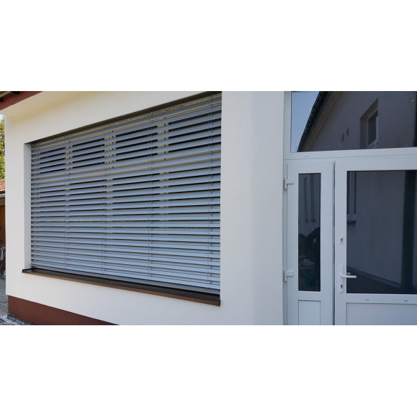 Żaluzja fasadowa Z90 z napędem elektrycznym pod zabudowę w elewacji