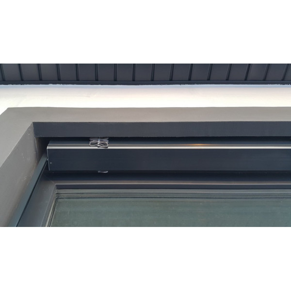 Żaluzja fasadowa Z90 z napędem elektrycznym pod zabudowę w elewacji