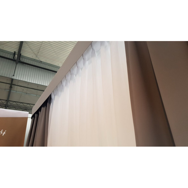 Zasłona zaciemniająca na fleksach z tkaniny Blackout