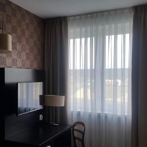 Nowoczesna firana z woalu do pokoju na fleksach szer. 200x250 cm