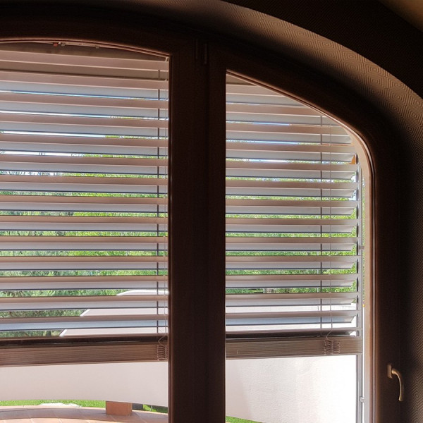 Żaluzja fasadowa Z90 z napędem elektrycznym Elero w kolorze "antracyt"