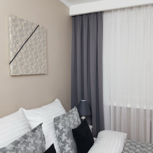 MAG 300 Zasłona zaciemniająca Blackout w kolorze jasnoszarym rozmiar 140x240 cm 2