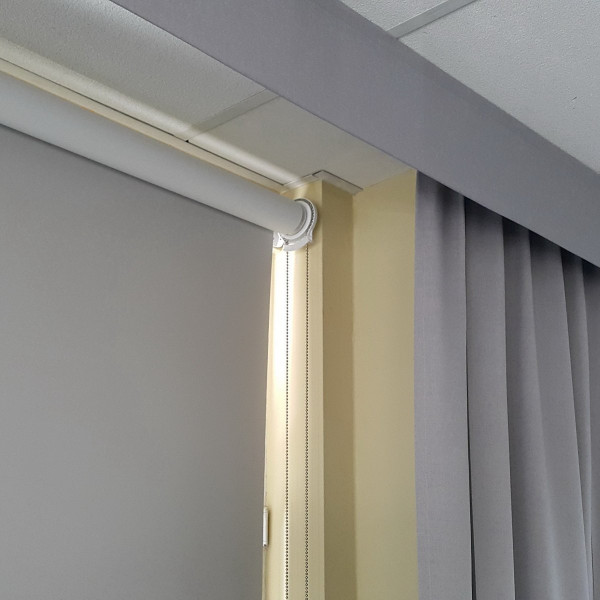 RM55 Roleta materiałowa wolnowisząca w rozm. 350x320 cm