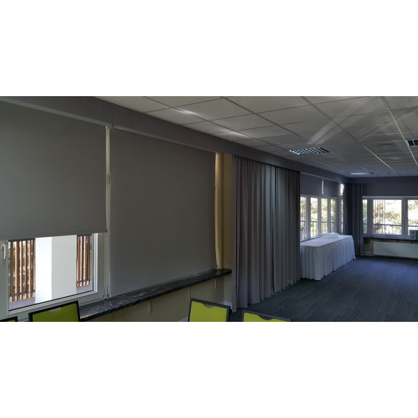 RM55 Roleta materiałowa wolnowisząca w rozm. 350x320 cm