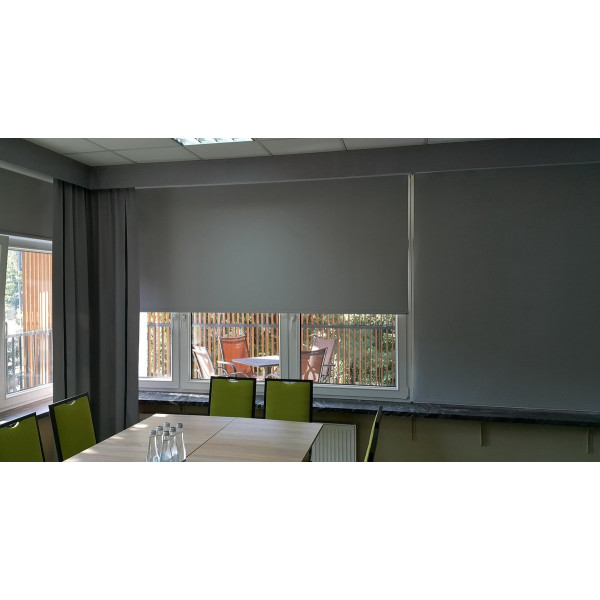 RM55 Roleta materiałowa wolnowisząca w rozm. 350x320 cm