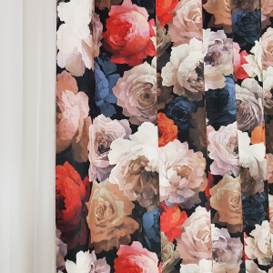 MAG 331 Zasłona gotowa na taśmie z motywem kwiatowym szer. 140x240 cm 2