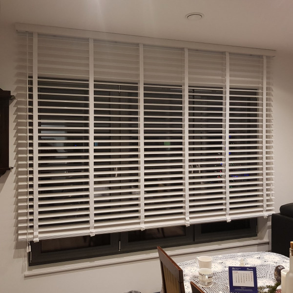 Żaluzja drewniana biała 70mm w rozm. 160x170 cm