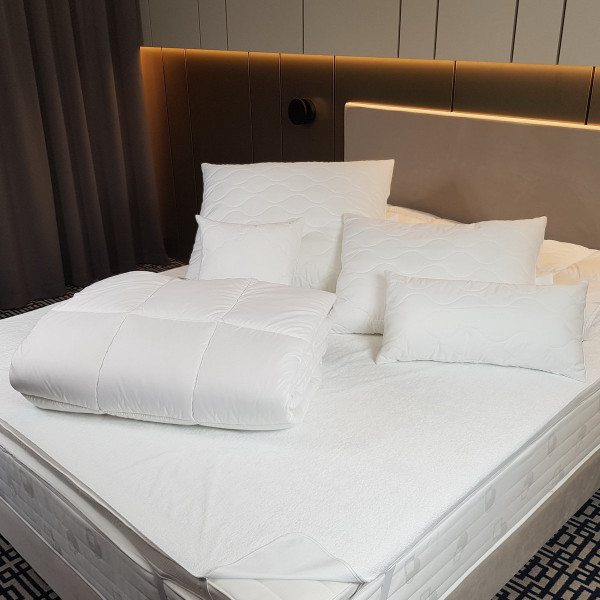 MICRO Poduszka hotelowa w rozm. 40x40 cm