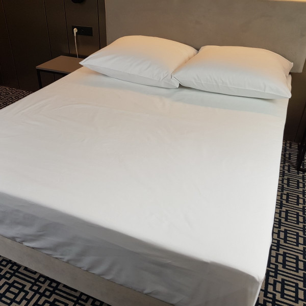 NORIS Prześcieradło białe hotelowe w rozm. 220x240 cm