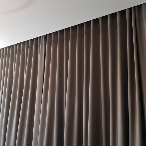 MAG 334 Zasłona hotelowa blackout na fali w rozm. 300x250 cm