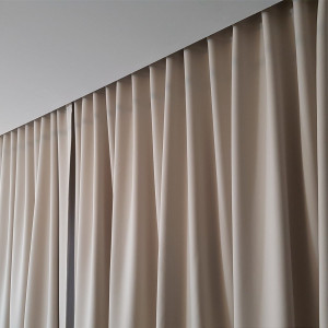 MAG 336 Zaciemniająca zasłona hotelowa blackout na fali w rozm. 145x250 cm 2