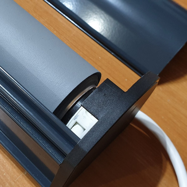 RM 45 Roleta wolnowisząca z napędem elektrycznym w rozm. 168x286 cm kol. B609 antracyt