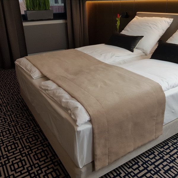 PAS 311 Pasaż na łóżko w rozm. 65x240 cm