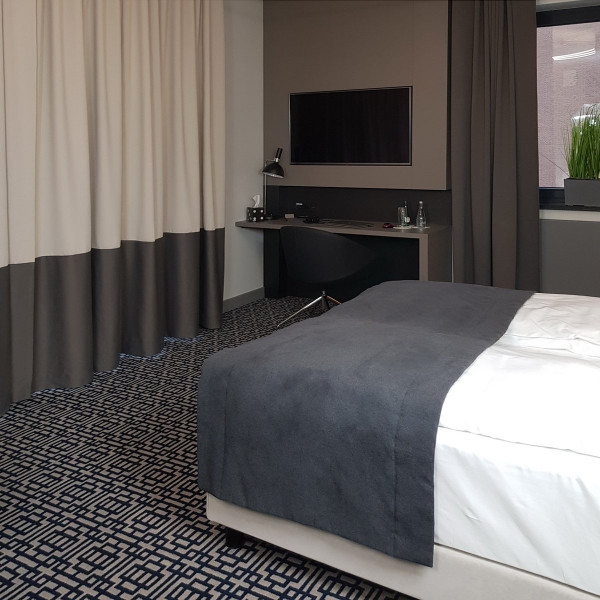 PAS 313 Bieżnik na łóżko w rozm. 250x65 cm