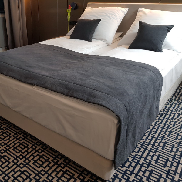 PAS 313 Bieżnik na łóżko w rozm. 250x65 cm za 10 szt.