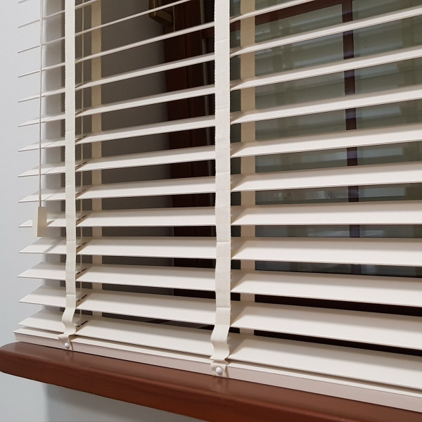Żaluzja drewniana biała 50 mm w rozm. 200x200 cm MODERN