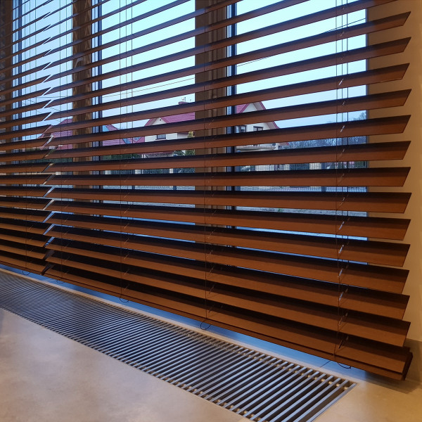 Żaluzja drewniana 70 mm w kolorze mahoń rozm. 170x250 cm