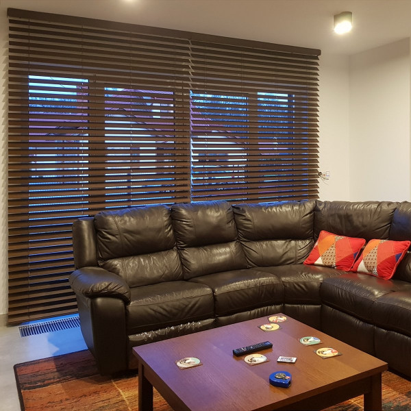 Żaluzja drewniana 70 mm w kolorze mahoń rozm. 170x250 cm