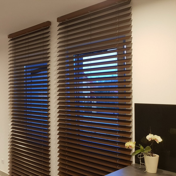 Żaluzja drewniana 70 mm w kolorze mahoń rozm. 170x250 cm