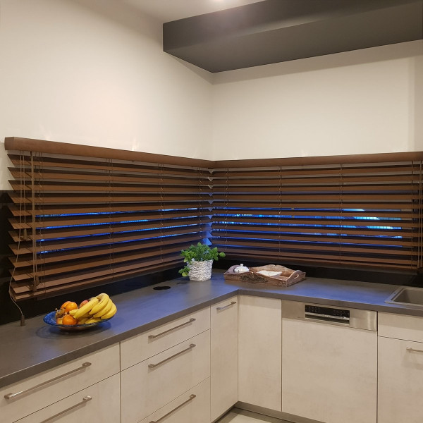 Żaluzja drewniana 70 mm w kolorze mahoń rozm. 170x250 cm