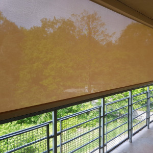 Roleta balkonowa Screen SK90 w kolorze kremowym z silnikiem elektrycznym w rozm. 460x260 cm 2