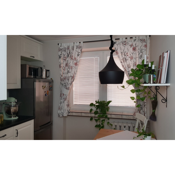 Żaluzja drewniana do kuchni, biała 25 mm w rozm. 49x125 cm