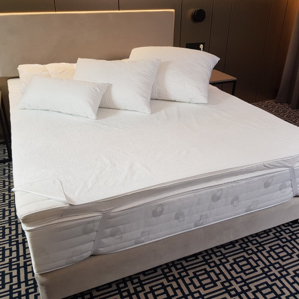 Ochraniacz na materac oddychający T1 w rozm. 140x200 cm