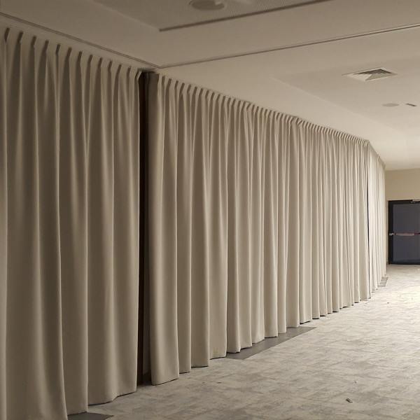 Zasłona do sali konferencyjnej MAG 342 w rozm. 280x300 cm