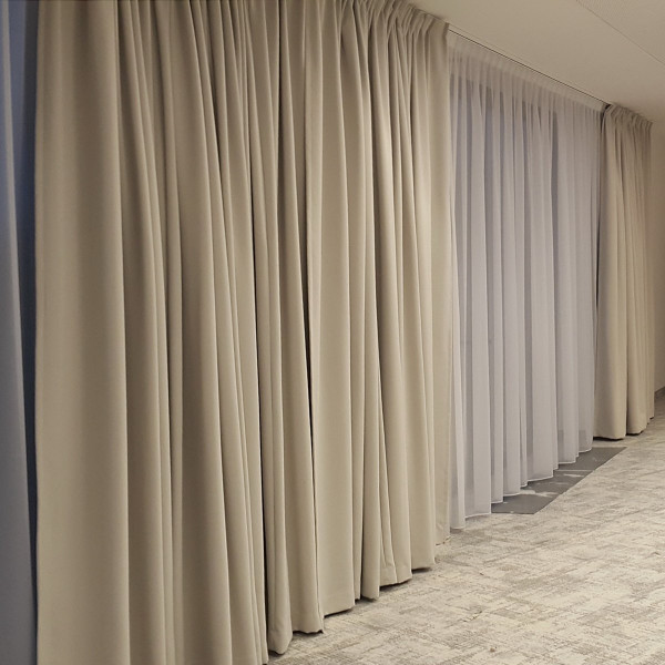 Zasłona do sali konferencyjnej MAG 342 w rozm. 280x300 cm