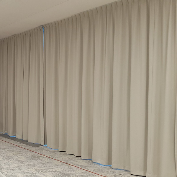 Zasłona do sali konferencyjnej MAG 342 w rozm. 280x300 cm