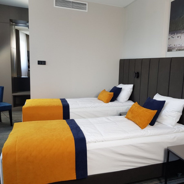 Narzuta na łóżko hotelowe PAS 320 w rozm. 80x140 cm za 30 szt.