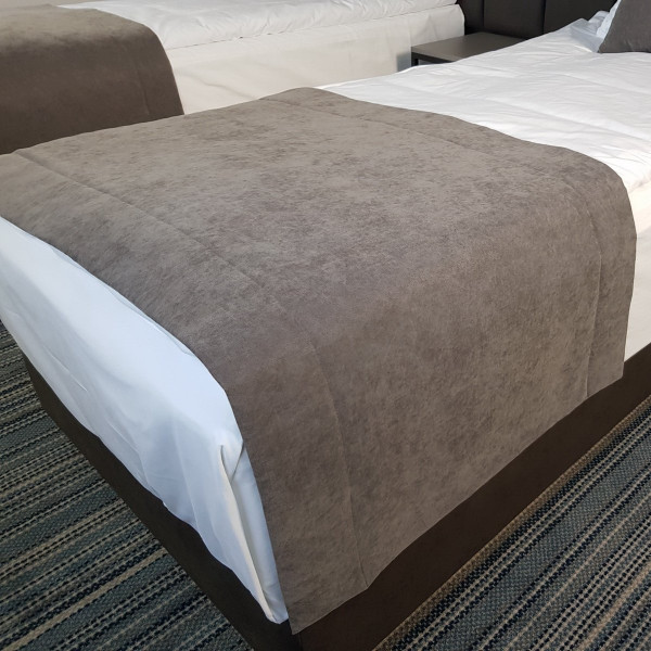 Szal na łóżko hotelowe PAS 322 w rozm. 70x140 cm za 10 szt.