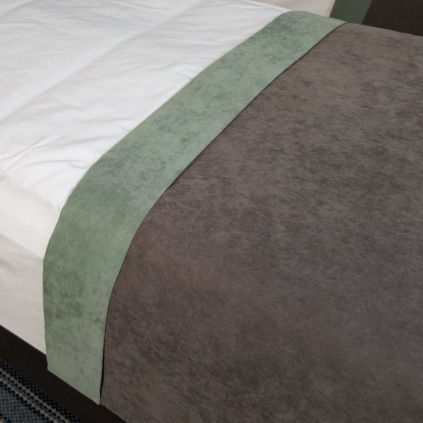 Narzutka na łóżko do pokoju PAS 323 w rozm. 80x140 cm za 10 szt.