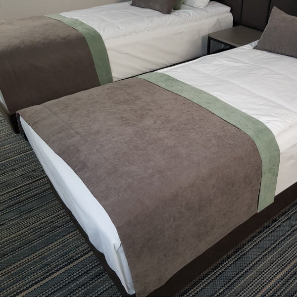 Narzutka na łóżko do pokoju PAS 323 w rozm. 80x140 cm za 10 szt.