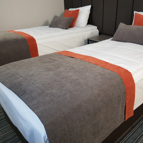 Narzuta na łóżko do sypialni PAS 324 w rozm. 80x170 cm za 10 szt.