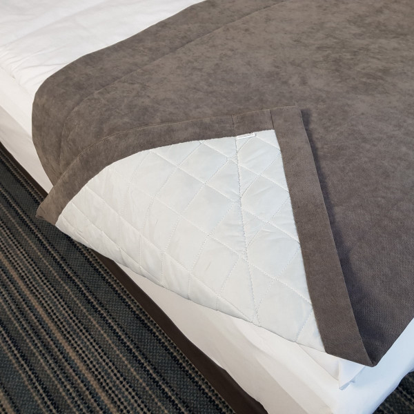 Narzuta na łóżko do sypialni PAS 324 w rozm. 80x170 cm za 10 szt.