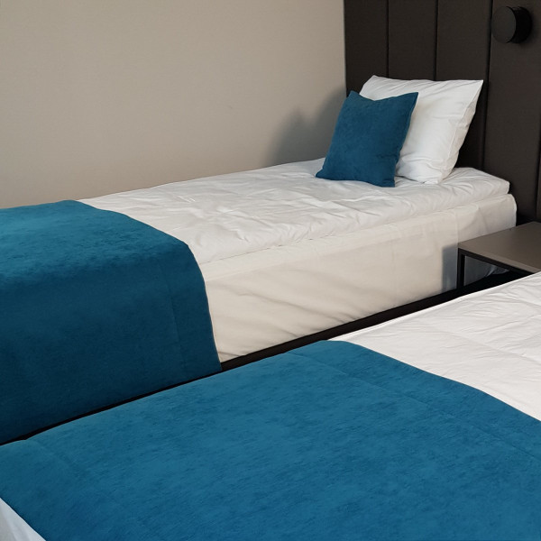 Pasaż na łóżko hotelowe PAS 326 w rozm. 65x170 cm