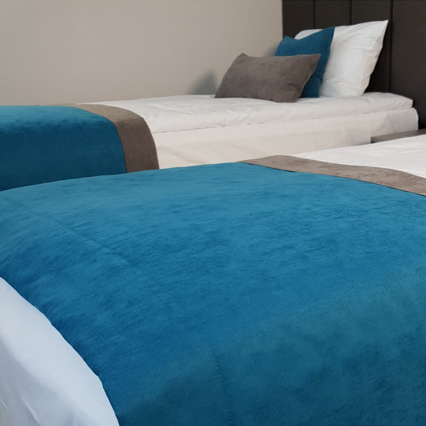 Narzutka hotelowa na łóżko PAS 327 w rozm. 80x170 cm za 30 szt.