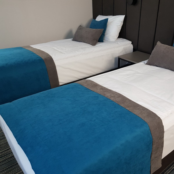 Narzutka hotelowa na łóżko PAS 327 w rozm. 80x170 cm za 30 szt.