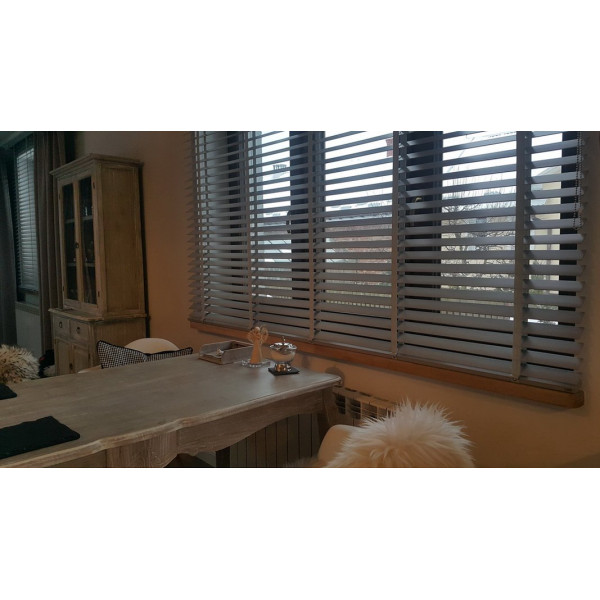 Żaluzje drewniane 50 mm monocommando na wymiar w kolorze AN_44_50 z kolekcji "Unique"