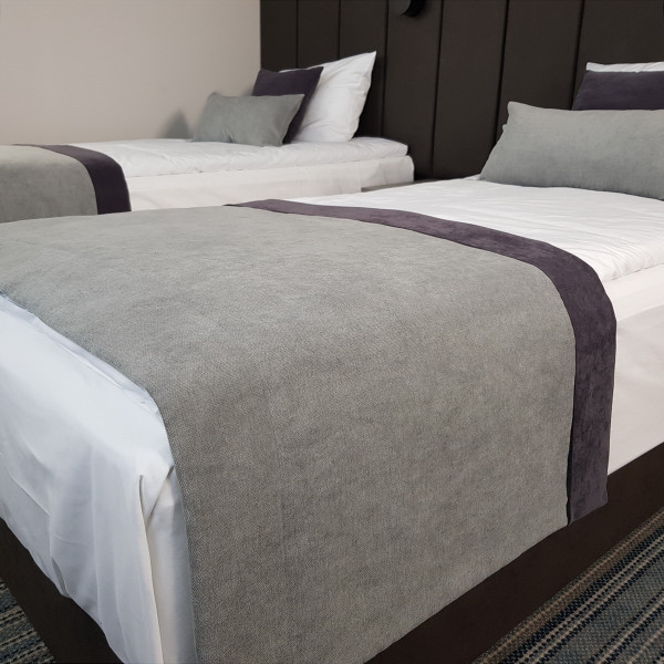 Narzuta na łóżko hotelowe PAS 330 w rozm. 80x170 cm za 10 szt.