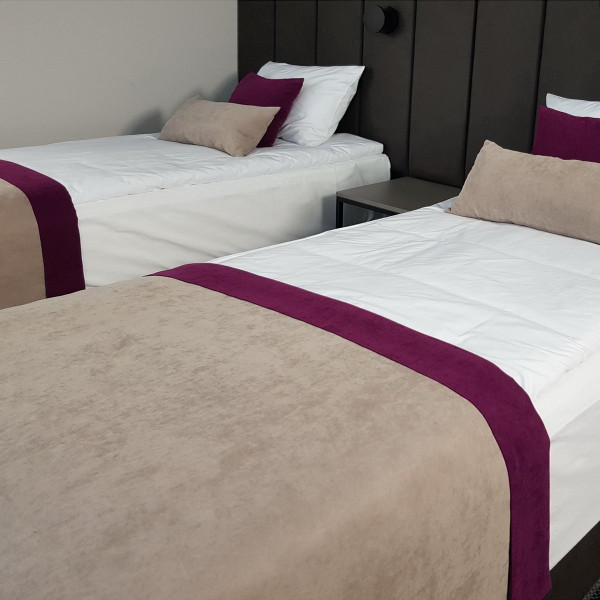 Narzuta na łóżko PAS 333 hotelowa w rozm. 80x140 cm za 30 szt.