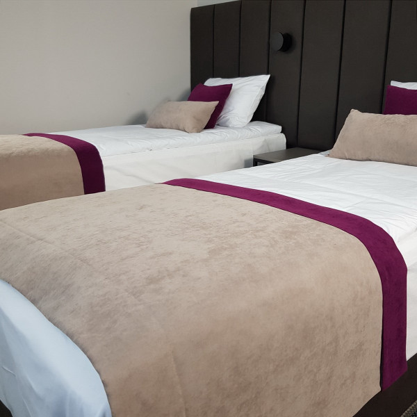 Narzuta na łóżko PAS 333 hotelowa w rozm. 80x140 cm za 30 szt.